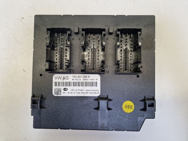 bontott VW GOLF VI Biztosítéktábla Utastér