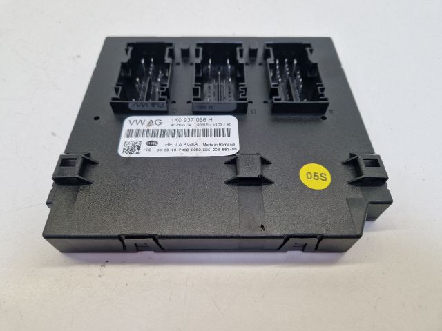 bontott VW GOLF VI Biztosítéktábla Utastér