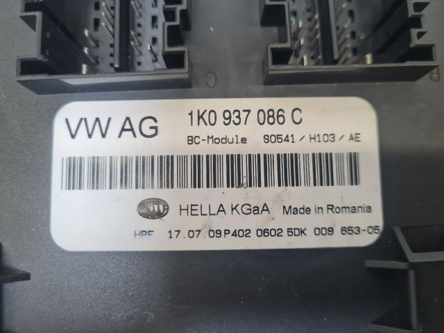 bontott VW GOLF VI Biztosítéktábla Utastér