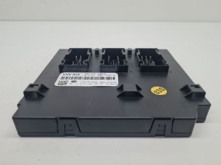 bontott VW GOLF VI Biztosítéktábla Utastér