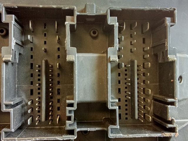 bontott VW GOLF VI Biztosítéktábla Utastér