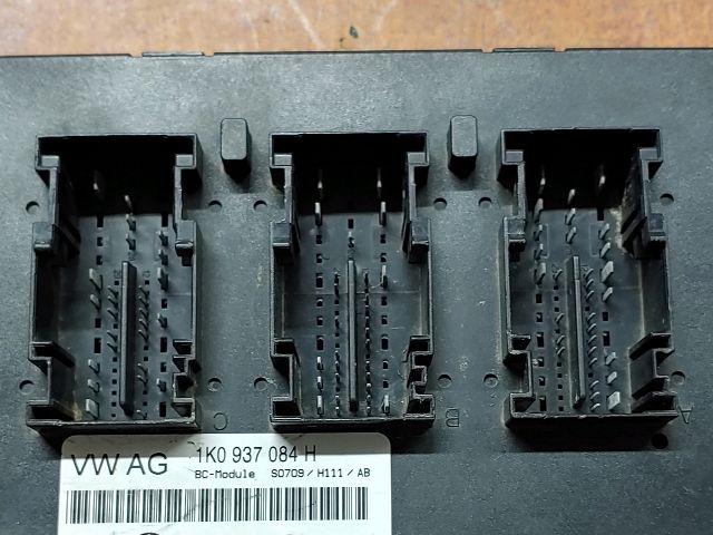 bontott VW GOLF VI Biztosítéktábla Utastér