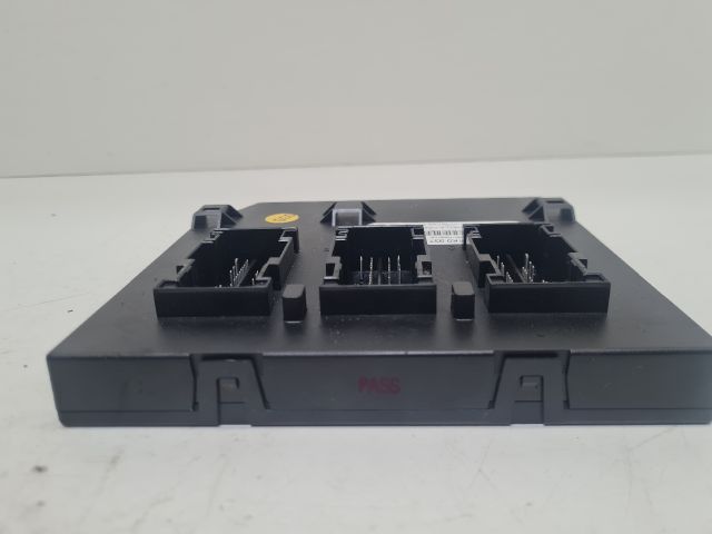 bontott VW GOLF VI Biztosítéktábla Utastér