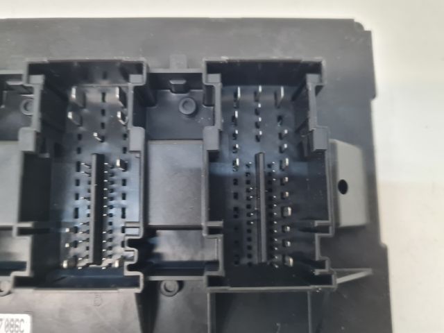 bontott VW GOLF VI Biztosítéktábla Utastér