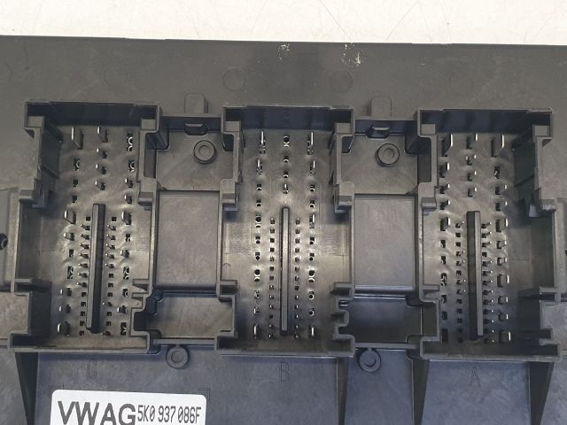 bontott VW GOLF VI Biztosítéktábla Utastér