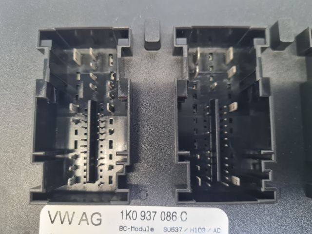 bontott VW GOLF VI Biztosítéktábla Utastér