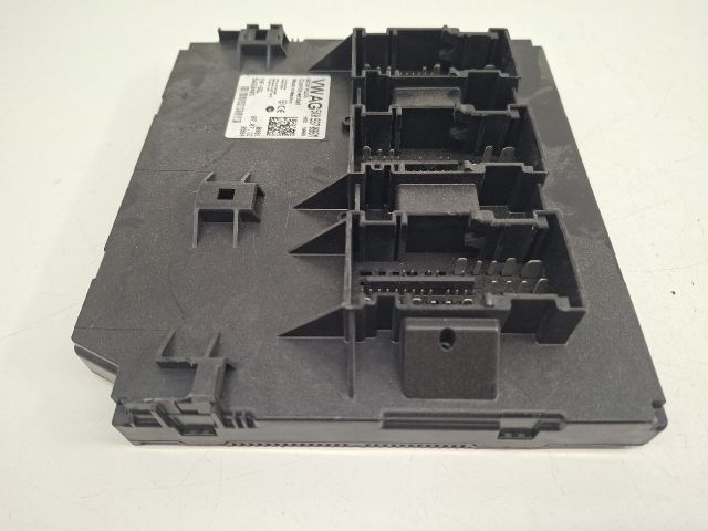 bontott VW GOLF VI Biztosítéktábla Utastér