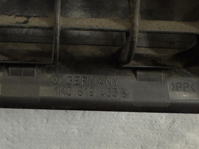 bontott VW GOLF VI Csomagtér Szellőző Bal