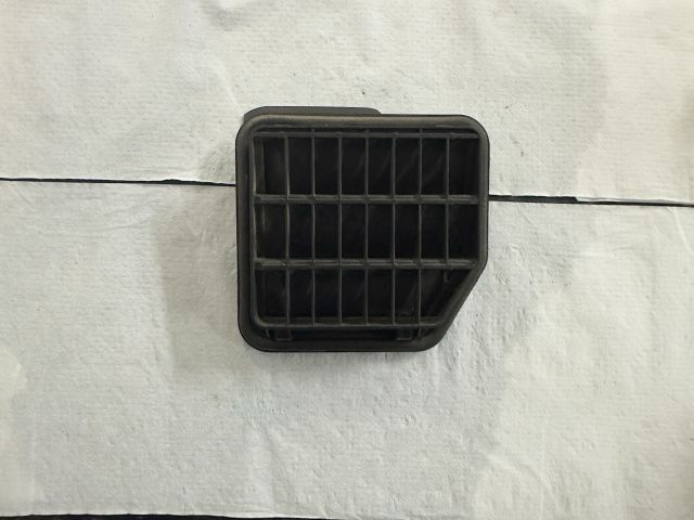 bontott VW GOLF VI Csomagtér Szellőző Bal