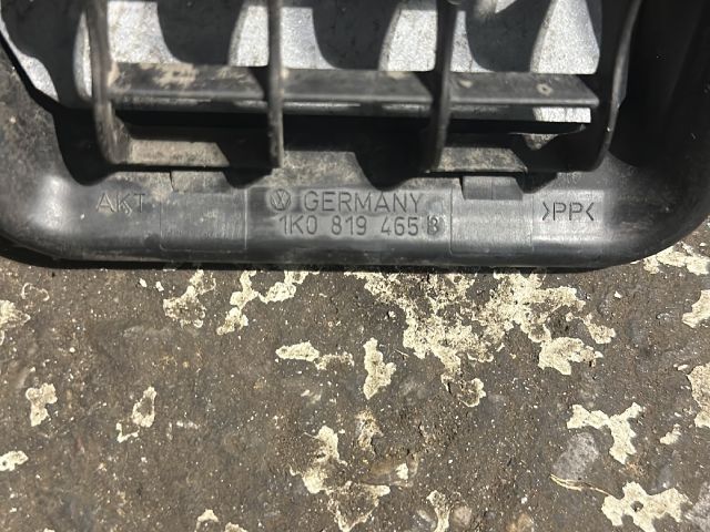 bontott VW GOLF VI Csomagtér Szellőző Bal