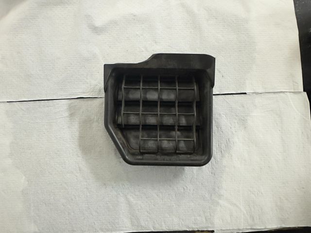 bontott VW GOLF VI Csomagtér Szellőző Bal