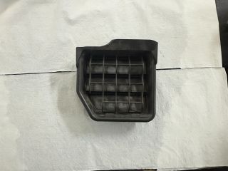 bontott VW GOLF VI Csomagtér Szellőző Bal