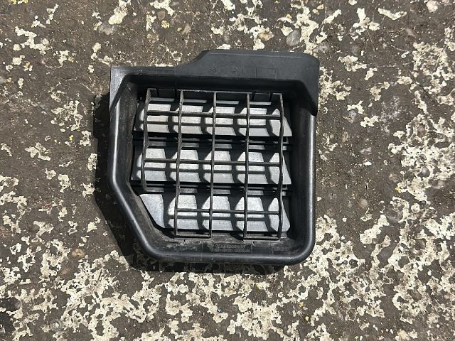 bontott VW GOLF VI Csomagtér Szellőző Bal