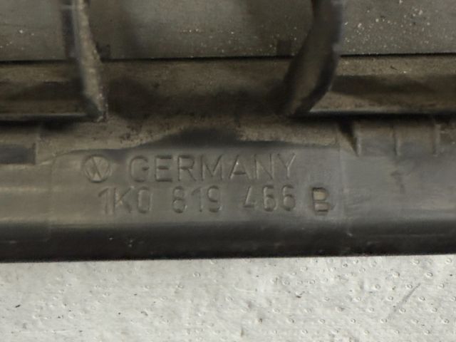 bontott VW GOLF VI Csomagtér Szellőző Jobb