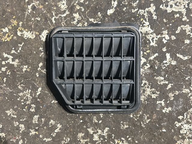 bontott VW GOLF VI Csomagtér Szellőző Jobb