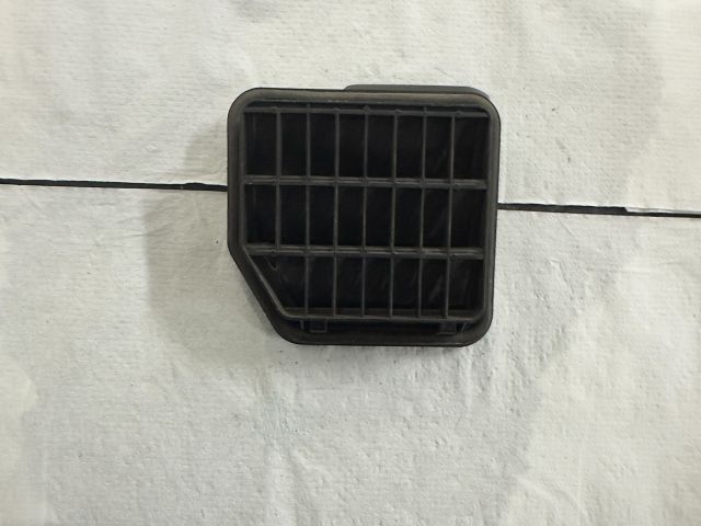 bontott VW GOLF VI Csomagtér Szellőző Jobb