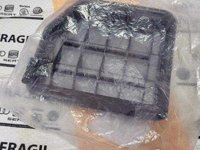 bontott VW GOLF VI Csomagtér Szellőző Jobb