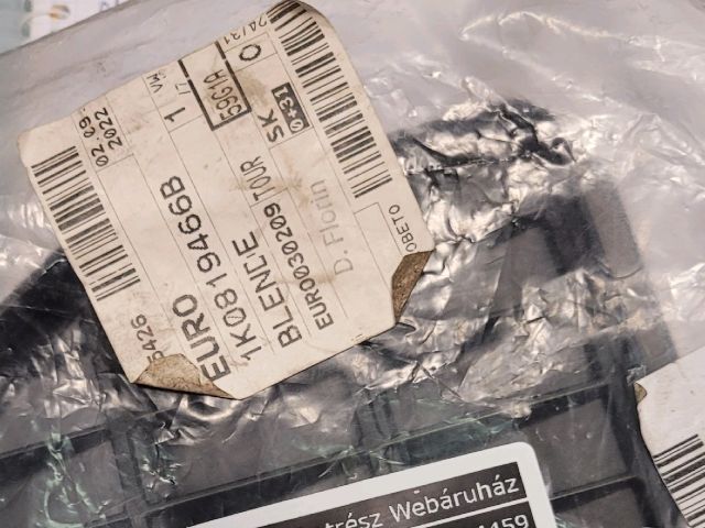 bontott VW GOLF VI Csomagtér Szellőző Jobb