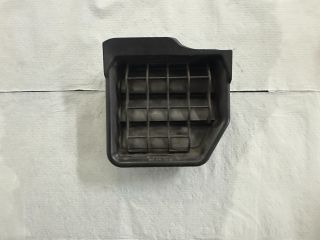 bontott VW GOLF VI Csomagtér Szellőző Jobb