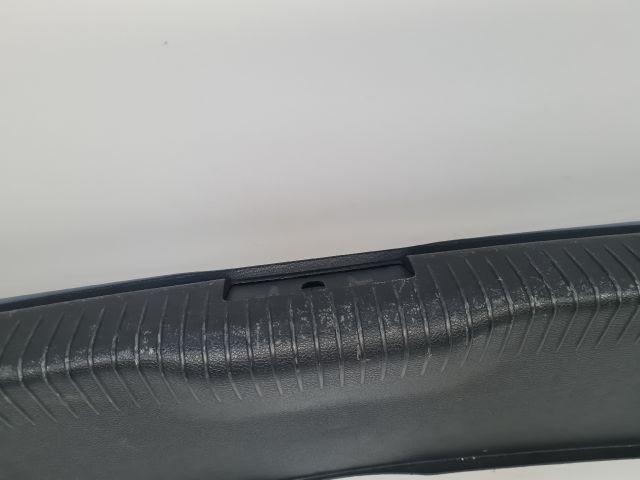 bontott VW GOLF VI Csomagtérajtó Burkolat Alsó