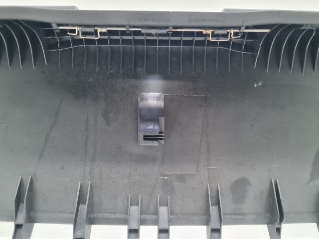 bontott VW GOLF VI Csomagtérajtó Burkolat Alsó