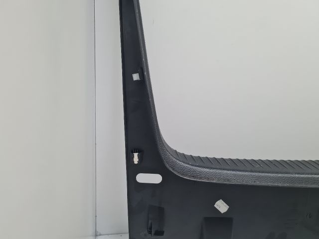 bontott VW GOLF VI Csomagtérajtó Burkolat Alsó