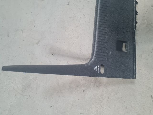 bontott VW GOLF VI Csomagtérajtó Burkolat Alsó