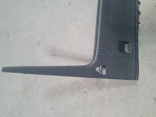 bontott VW GOLF VI Csomagtérajtó Burkolat Alsó