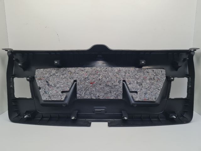 bontott VW GOLF VI Csomagtérajtó Burkolat Alsó