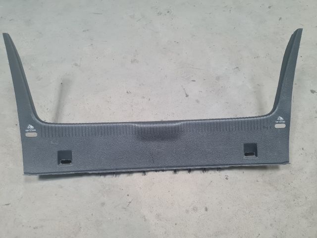 bontott VW GOLF VI Csomagtérajtó Burkolat Alsó