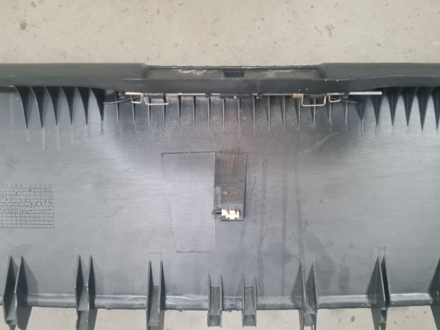 bontott VW GOLF VI Csomagtérajtó Burkolat Alsó