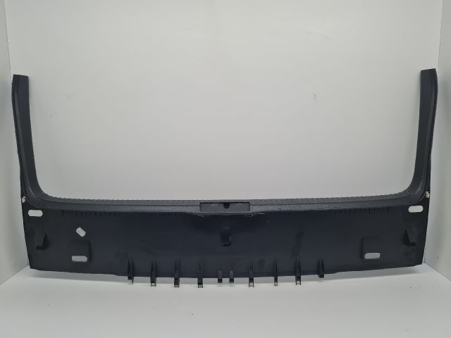 bontott VW GOLF VI Csomagtérajtó Burkolat Alsó