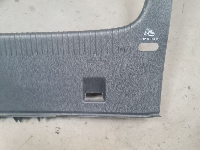 bontott VW GOLF VI Csomagtérajtó Burkolat Alsó