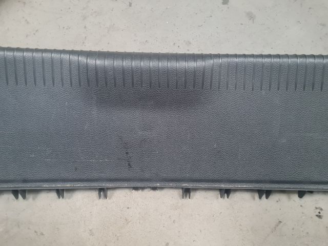 bontott VW GOLF VI Csomagtérajtó Burkolat Alsó