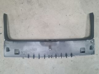 bontott VW GOLF VI Csomagtérajtó Burkolat Alsó