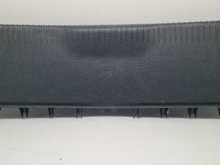 bontott VW GOLF VI Csomagtérajtó Burkolat Alsó