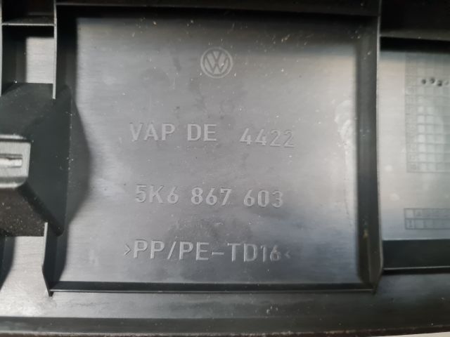 bontott VW GOLF VI Csomagtérajtó Burkolat Felső