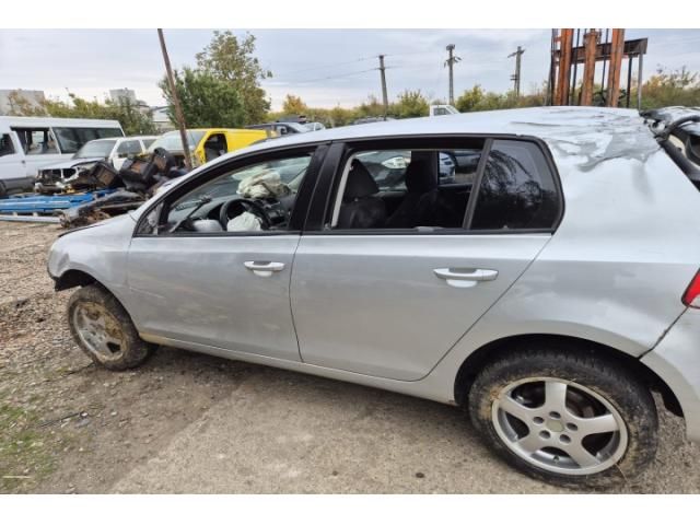 bontott VW GOLF VI Csomagtérajtó Burkolat (Részeivel)