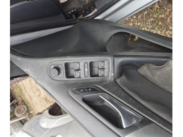 bontott VW GOLF VI Csomagtérajtó Burkolat (Részeivel)