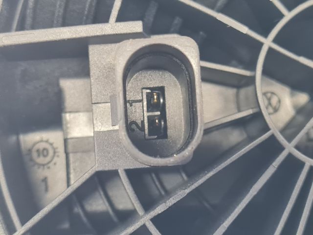 bontott VW GOLF VI Csomagtérajtó Kilincs