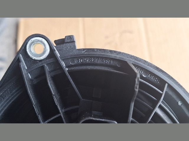 bontott VW GOLF VI Csomagtérajtó Kilincs