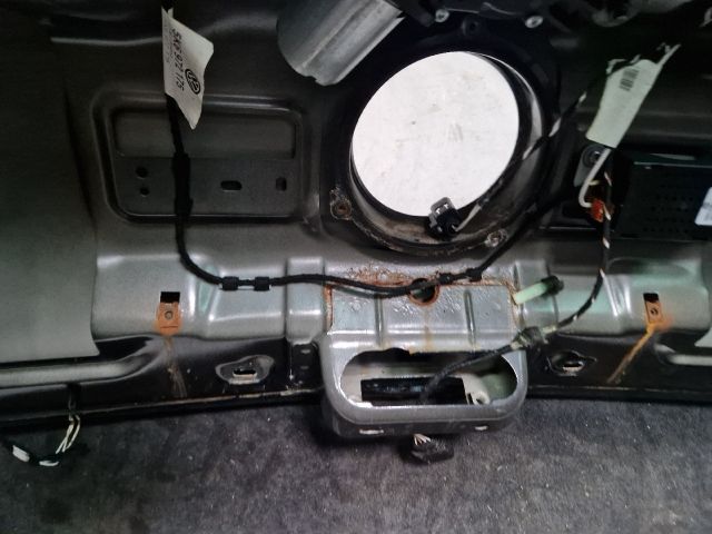 bontott VW GOLF VI Csomagtérajtó (Részeivel)