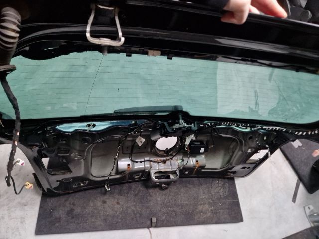 bontott VW GOLF VI Csomagtérajtó (Részeivel)