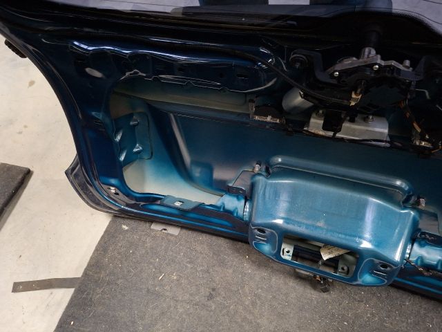 bontott VW GOLF VI Csomagtérajtó (Részeivel)