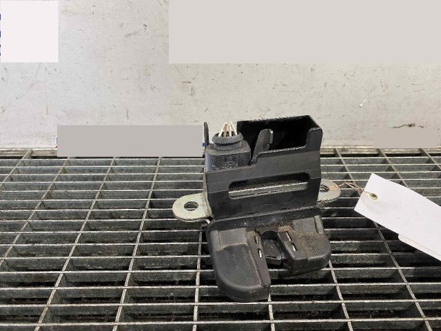 bontott VW GOLF VI Csomagtérajtó Ütköző