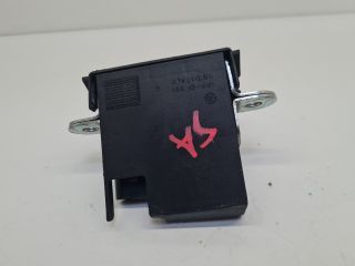 bontott VW GOLF VI Csomagtérajtó Zárszerkezet