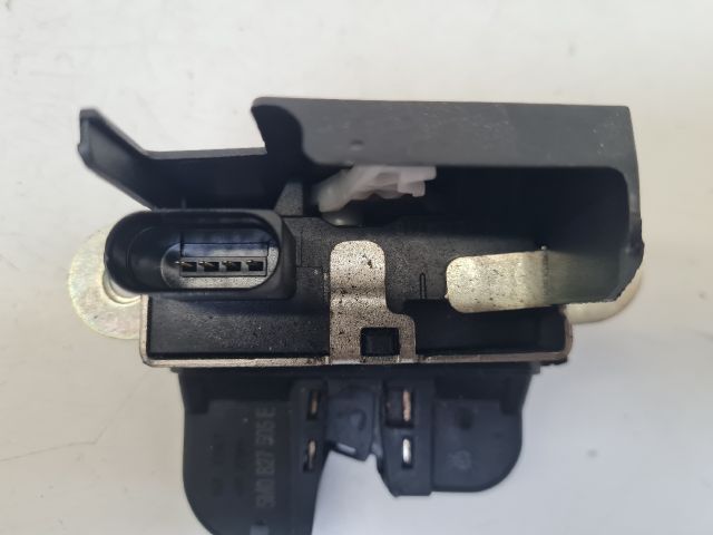 bontott VW GOLF VI Csomagtérajtó Zárszerkezet