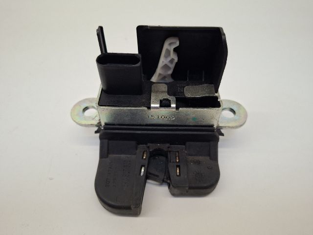 bontott VW GOLF VI Csomagtérajtó Zárszerkezet