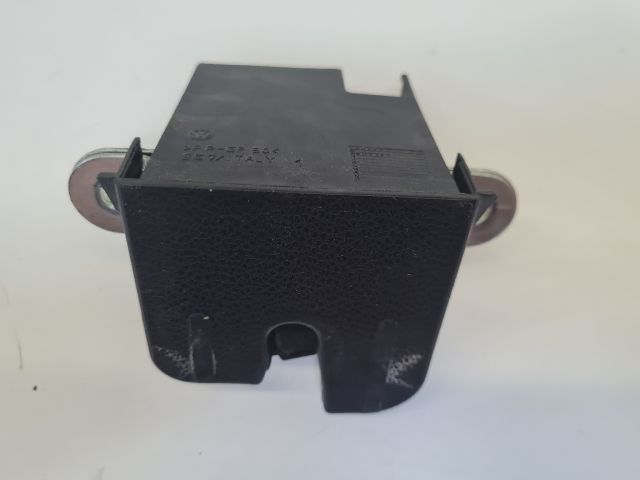 bontott VW GOLF VI Csomagtérajtó Zárszerkezet