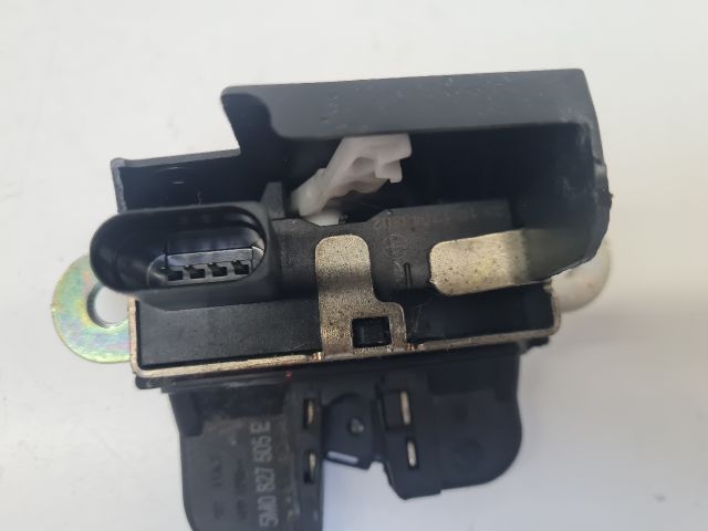 bontott VW GOLF VI Csomagtérajtó Zárszerkezet